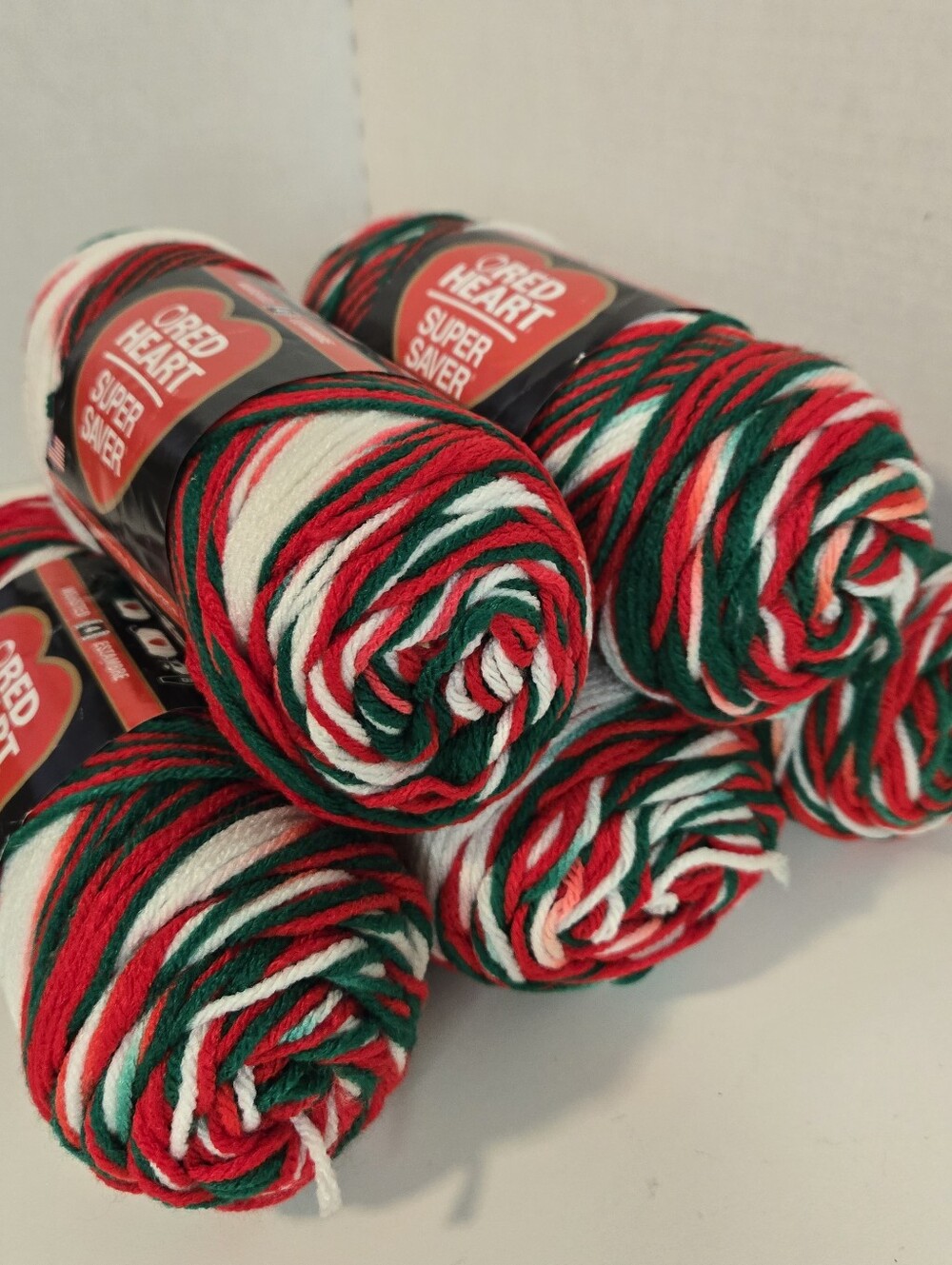 Red Heart Super Saver 4 MISTLETOE Variegated Acrylic Yarn 5 Skeins 5 Oz Each